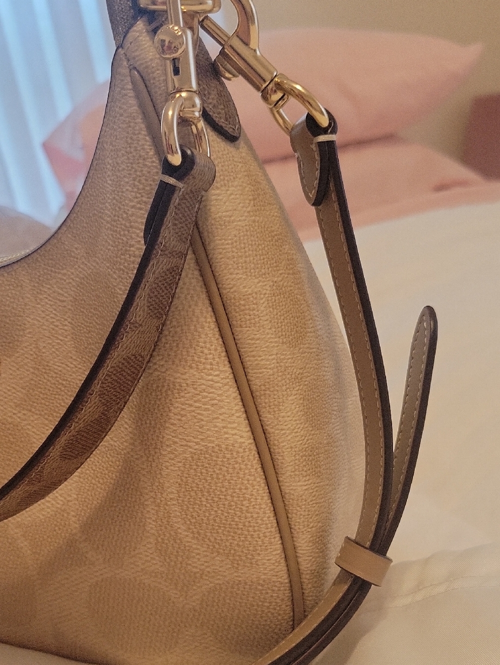 Like New Signature Coach Teri Hobo - Picture 7 of 13